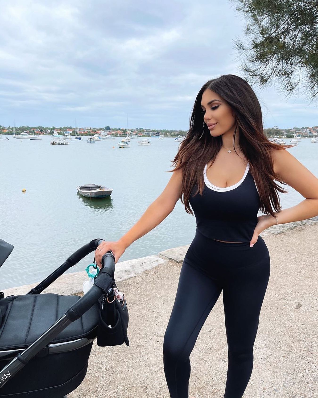 7/8 Shaper Move Leggings + Taschen - Schwarz | Bauch kaschierend