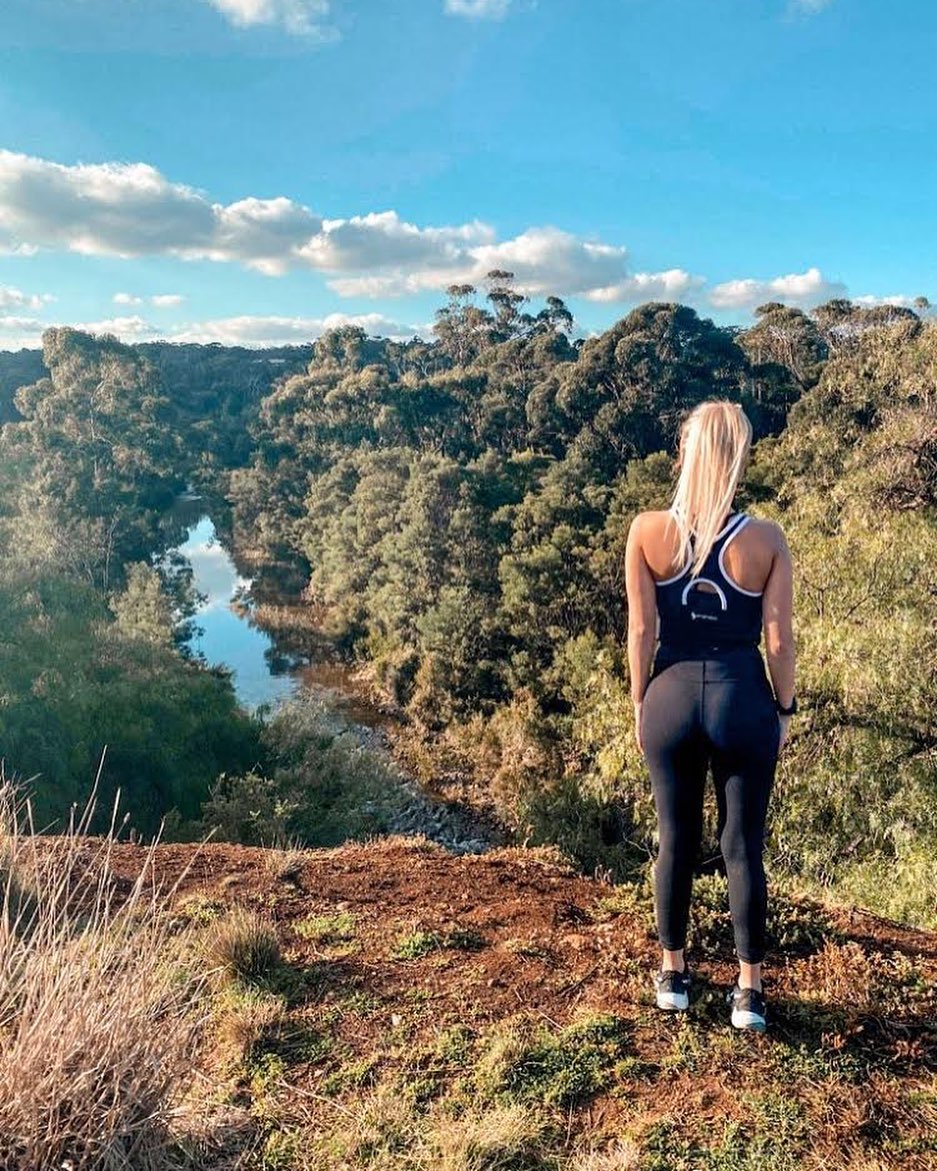 3/4 Shaper Move Leggings + Taschen - Schwarz | Bauch kaschierend ABVERKAUF